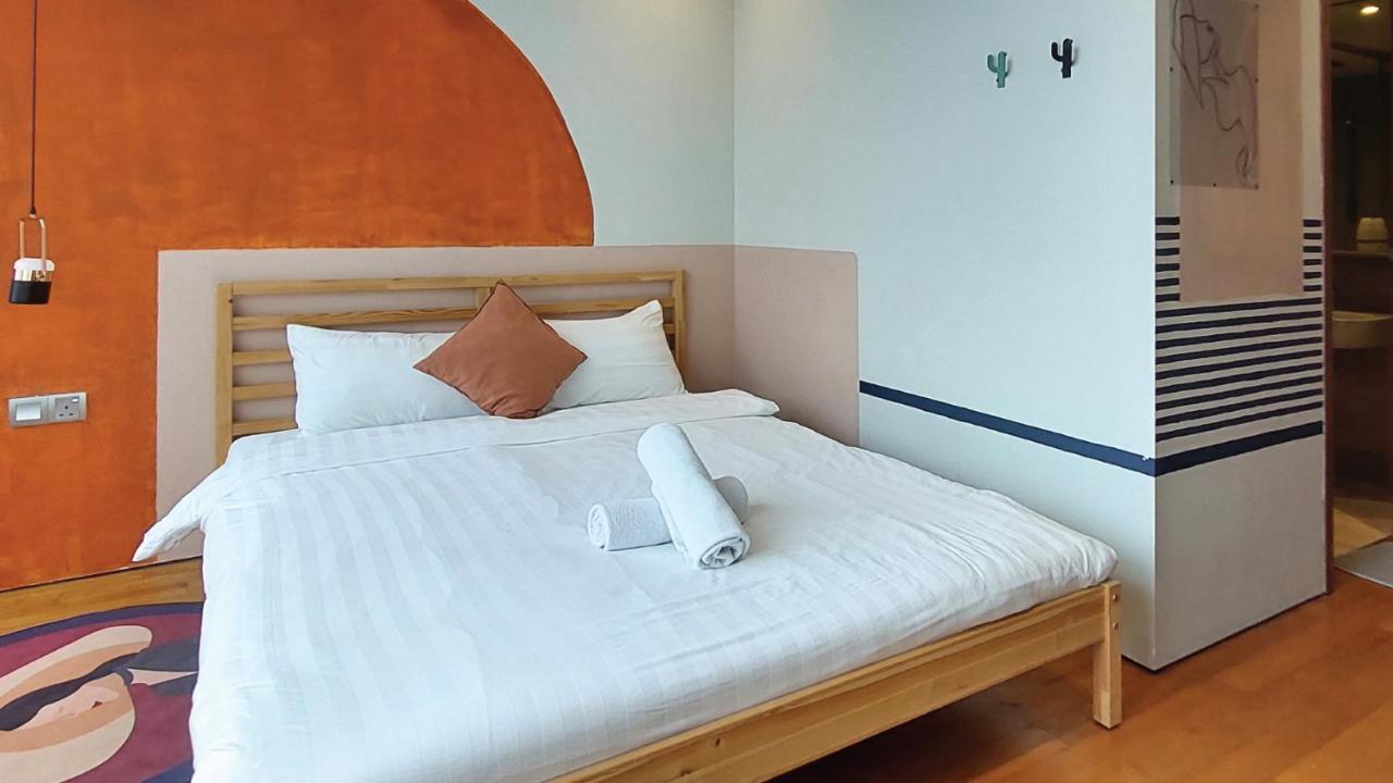Private Room At Sky Suites Klcc By Irent365 — Photos 1